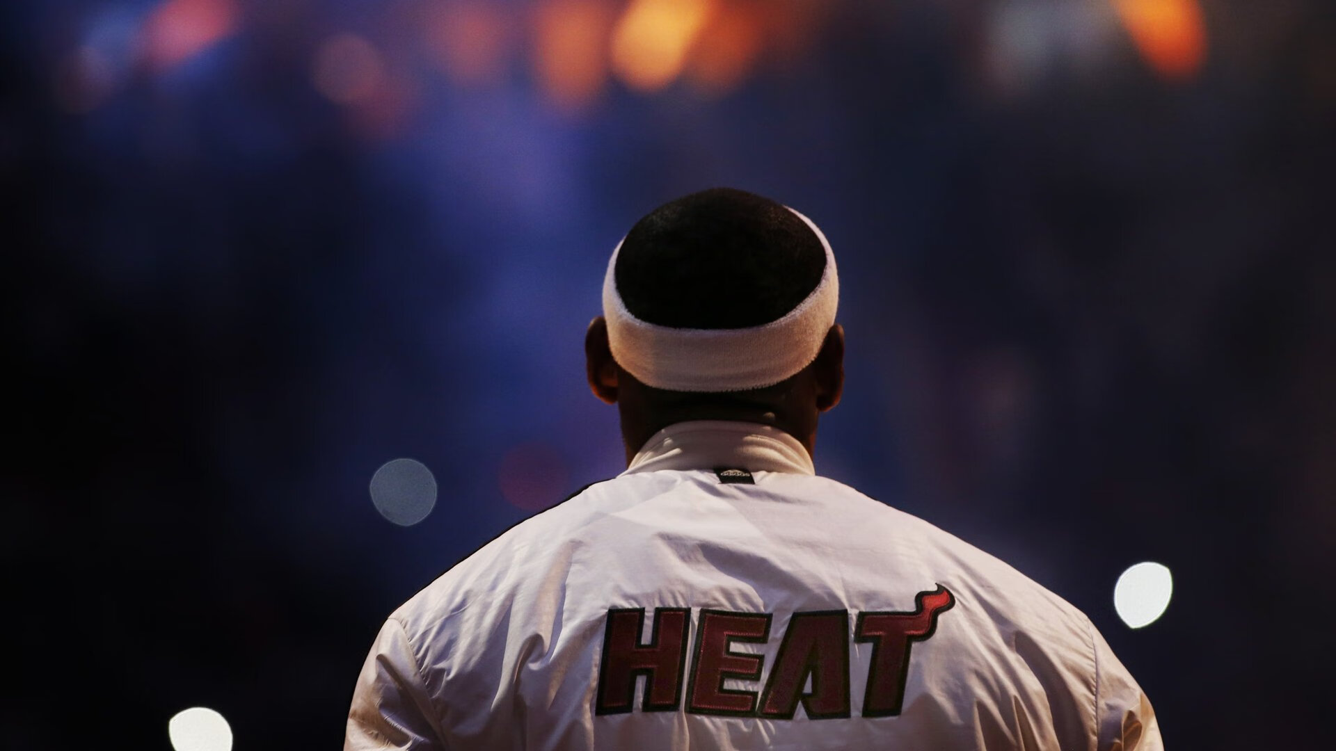 九游娱乐官网 (JIUYOU)-NBA常规赛激战正酣，季后赛席位竞争白热化，nba赛程规则季后赛