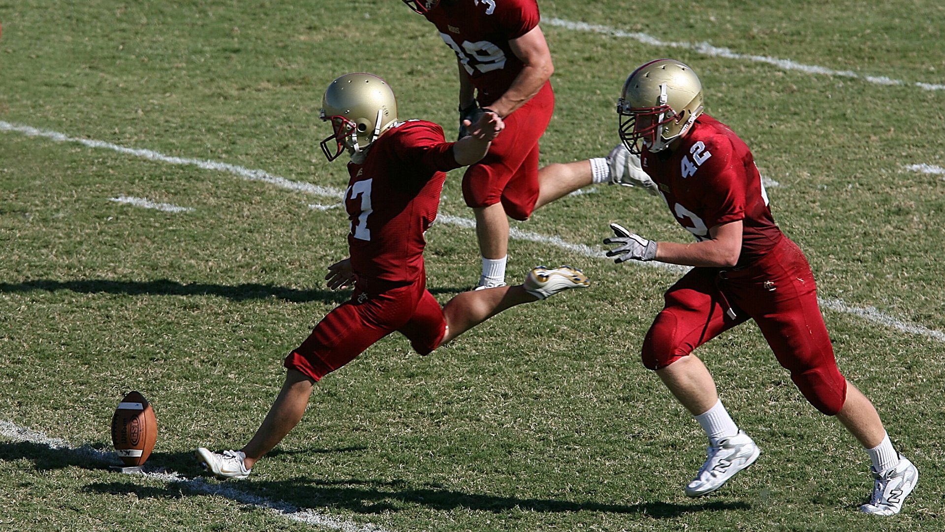 九游游戏中心-足球界新星涌现，谁能成为下一个传奇，足球明星新星